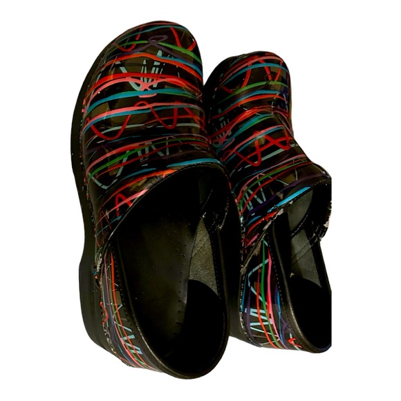 Dansko nursing clogs/shoes in size 6.5 (37). Good pre-owned condition. - Picture 5 of 5